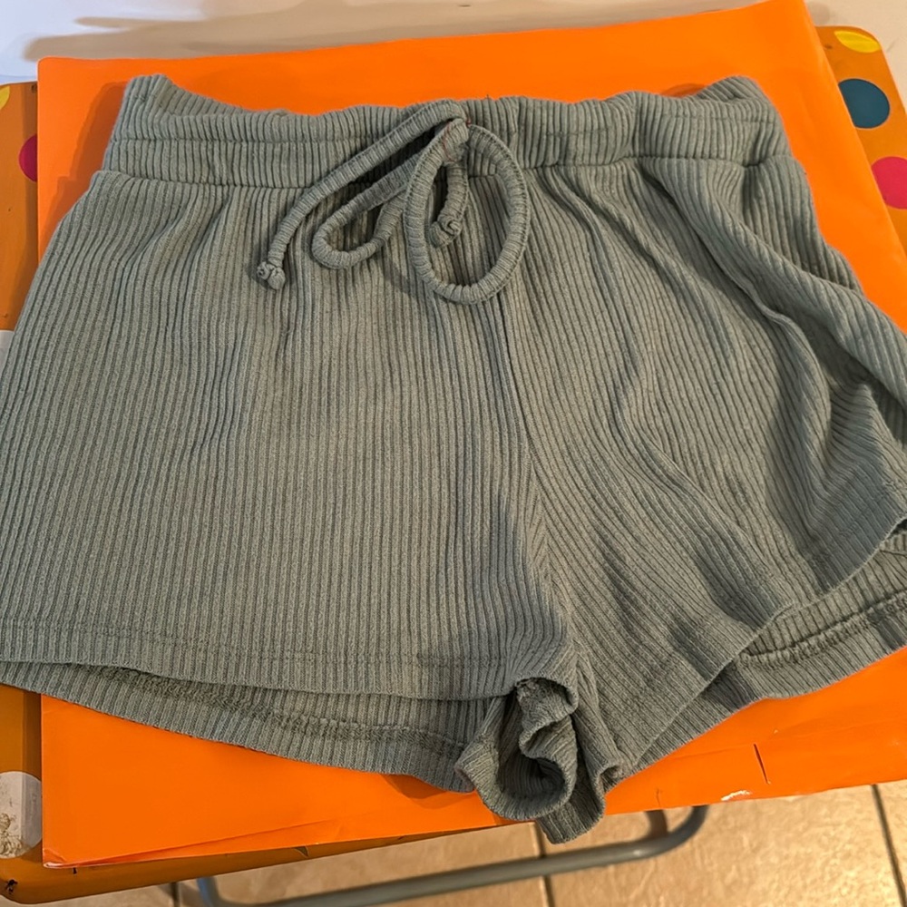 Ribbed stretch shorts